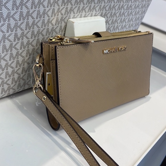 MICHAEL KORS LARGE DOUBLE ZIP WRISTLET WALLET PHONE CASE CLUTCH 
Camel
NWT - Picture 1 of 16